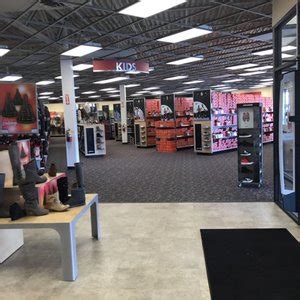 Hunnington Place Shopping center at 1850 S Hurstbourne Pkwy in Louisville, Kentucky 40220: store location & hours, services, holiday hours, map, driving directions and more